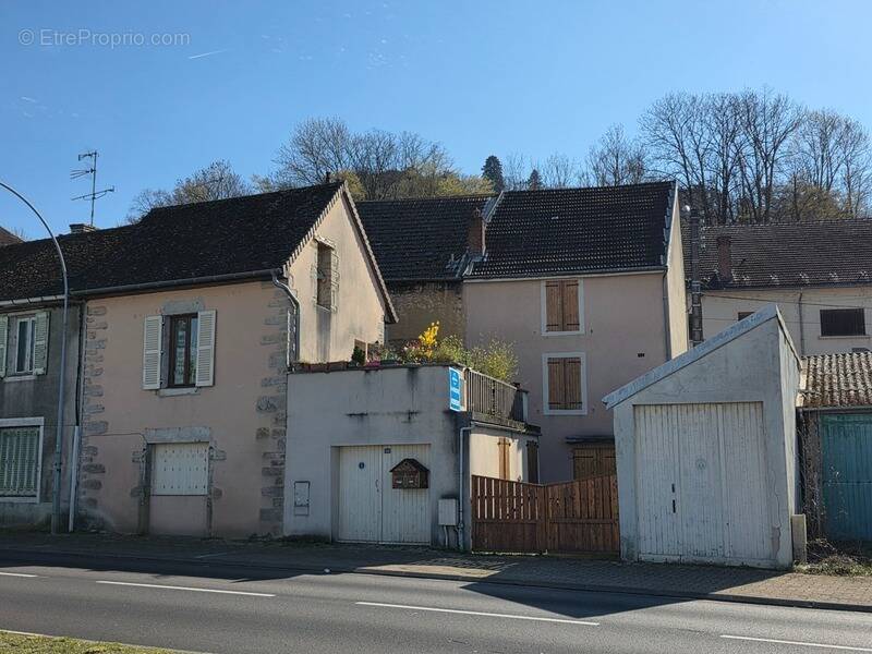 Appartement à MONTMOROT