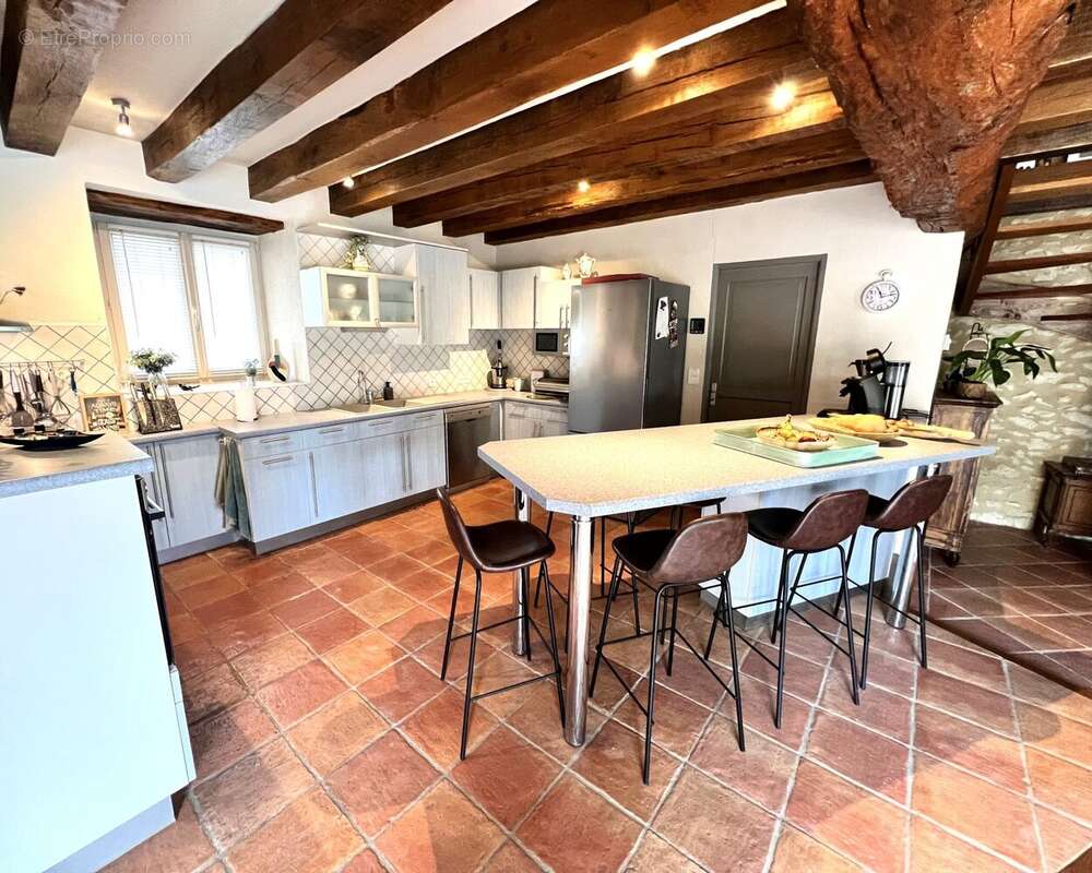 Maison 203 m² à Neuvic  - photo 5