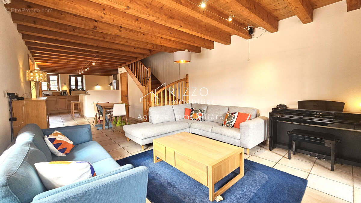 Prévessin-Moëns   Charmante maison villageoise en pierre de 220 m2 habitable, à deux pas du centre - photo 8