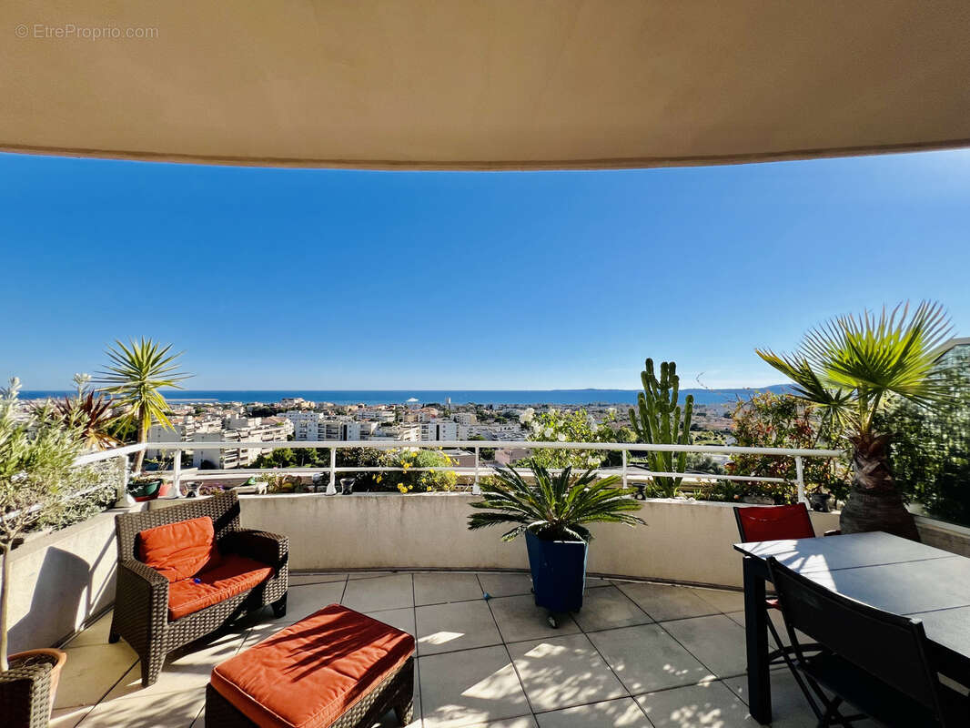 Appartement à SAINT-LAURENT-DU-VAR