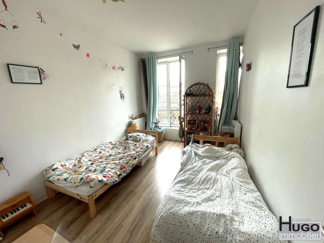 Bordeaux- proche du lycee montaigne et de la victoire- appartement t3 lumineux vendu libre ! - photo 9