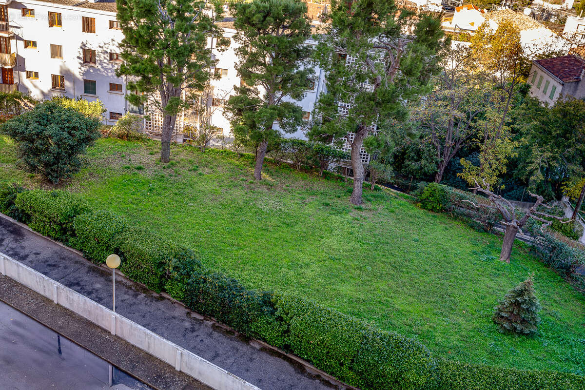 Appartement à MARSEILLE-4E