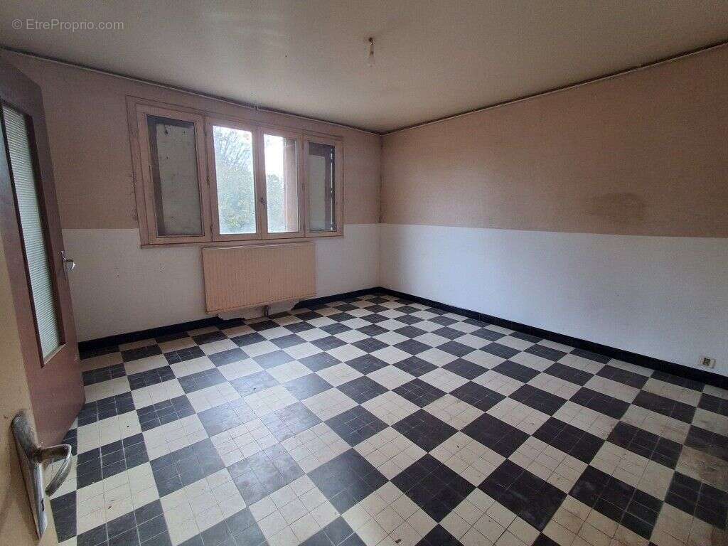 Maison à CHATEAUNEUF-LA-FORET