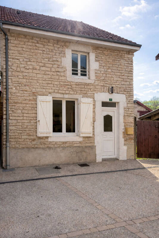 Maison à DOULAINCOURT-SAUCOURT