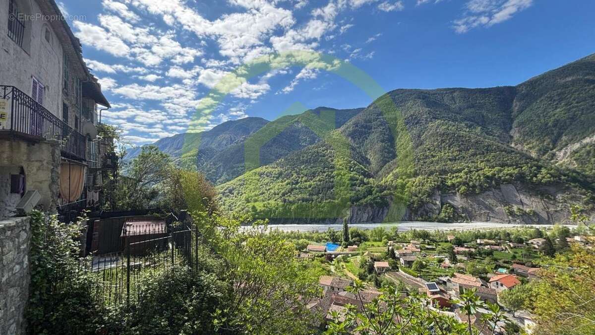 Maison à TOUET-SUR-VAR