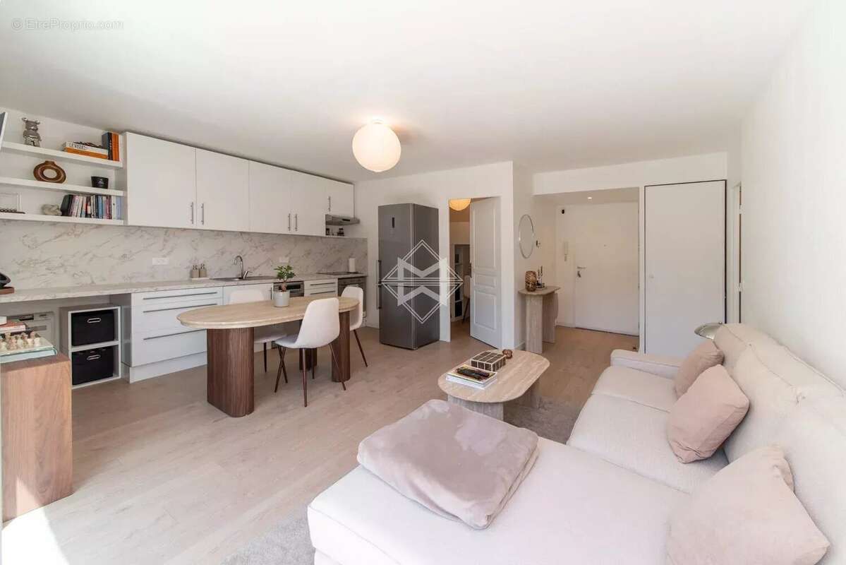 Appartement à VALBONNE