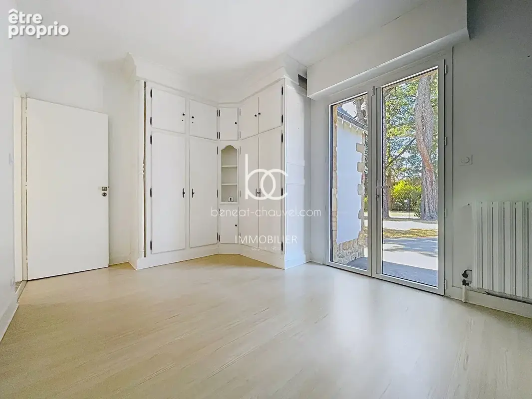 PLOEREN - Maison Familiale 215 m² - 6 Chambres - Terrain 1096 m² - photo 9