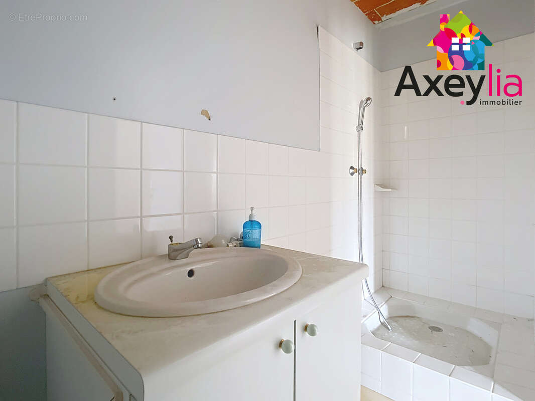 A vendre - cuinzier - logement t3 à rénover de 70m2 - photo 4