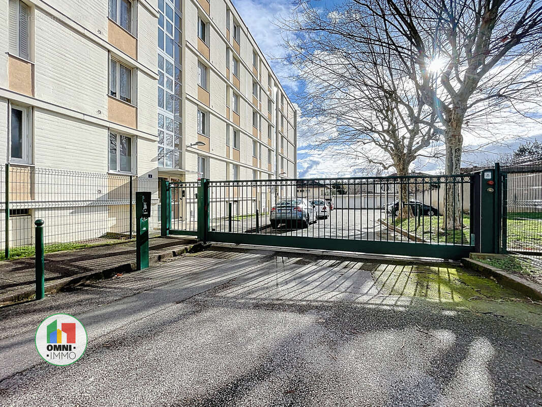 Appartement à PIERRE-BENITE