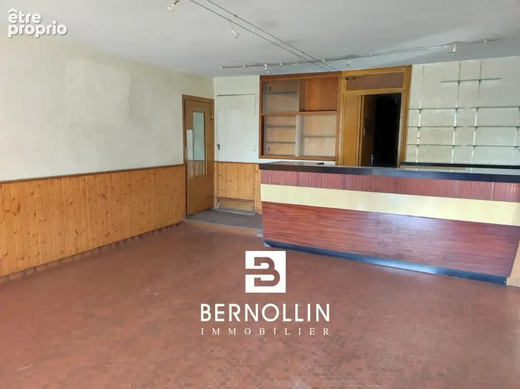 Ensemble immobilier au c?ur de Beaupont avec terrain et location de locaux - photo 8