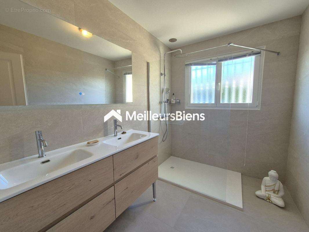 Maison à PEZILLA-LA-RIVIERE