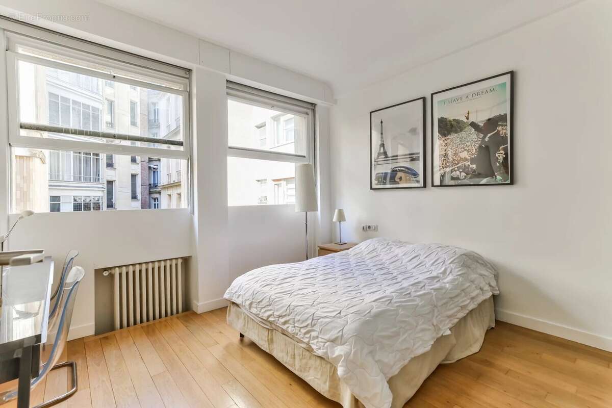 Appartement à PARIS-16E