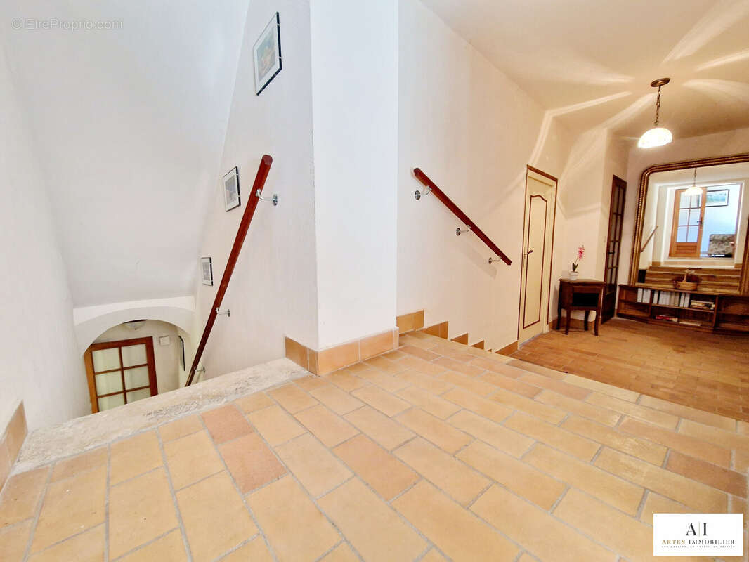 Maison à ROCHEMAURE