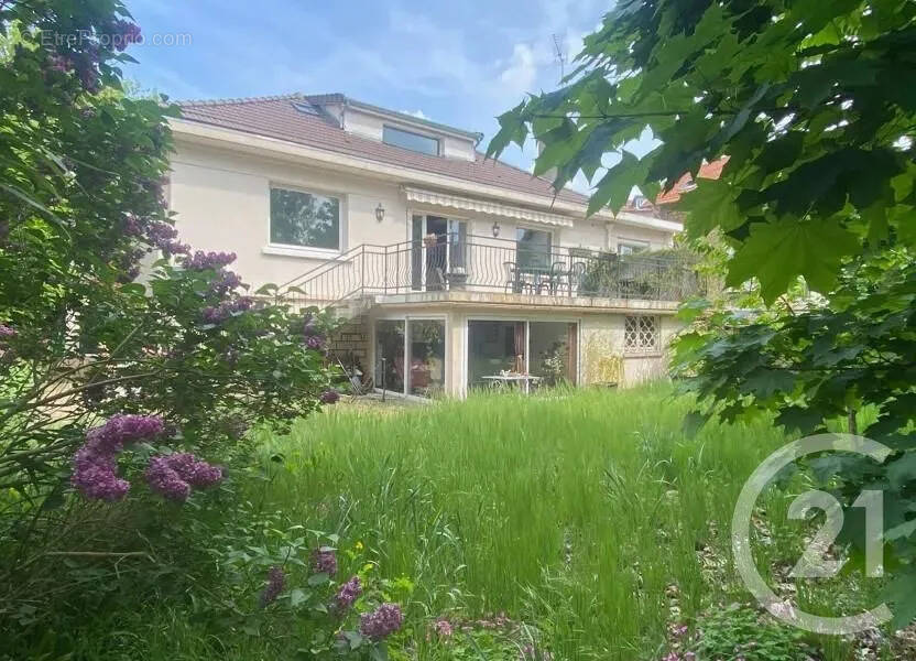 Maison à SAINT-MAUR-DES-FOSSES