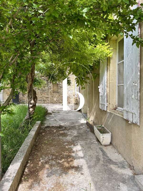 Maison à LAUDUN-L&#039;ARDOISE