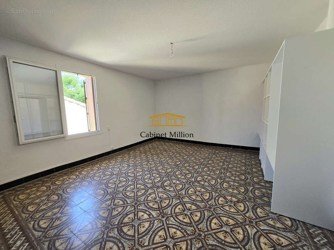 Maison à VIC-LA-GARDIOLE