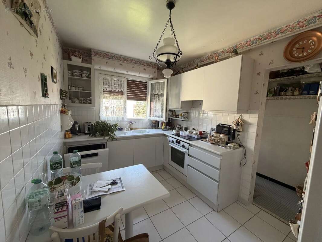 Auxerre - Bel appartement 5 pièces avec balcon et double garage - photo 5