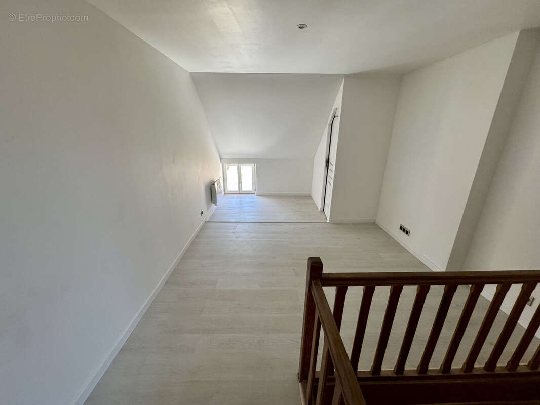 Maison rénové type 4 sur un terrain de 180 m2 - photo 7