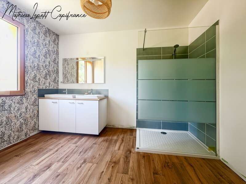 À vendre Maison T9 familiale contemporaine de 313 m² – Construction traditionnelle de 2011 – 7 chambres – Terrain clos de 2 874  - photo 10