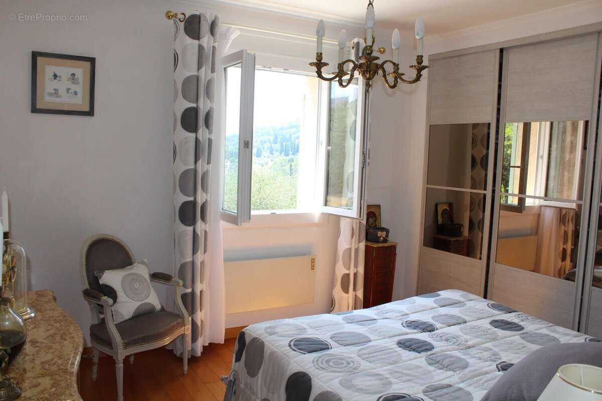 GRASSE St François, belle villa 5 Pièces en excellent état - photo 12