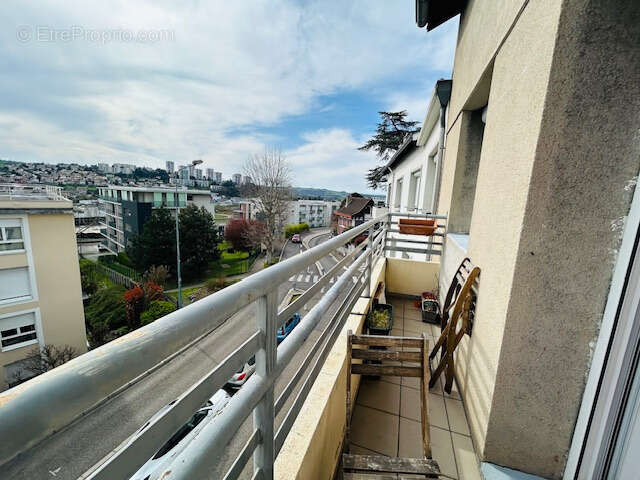 Appartement à SAINT-PRIEST-EN-JAREZ