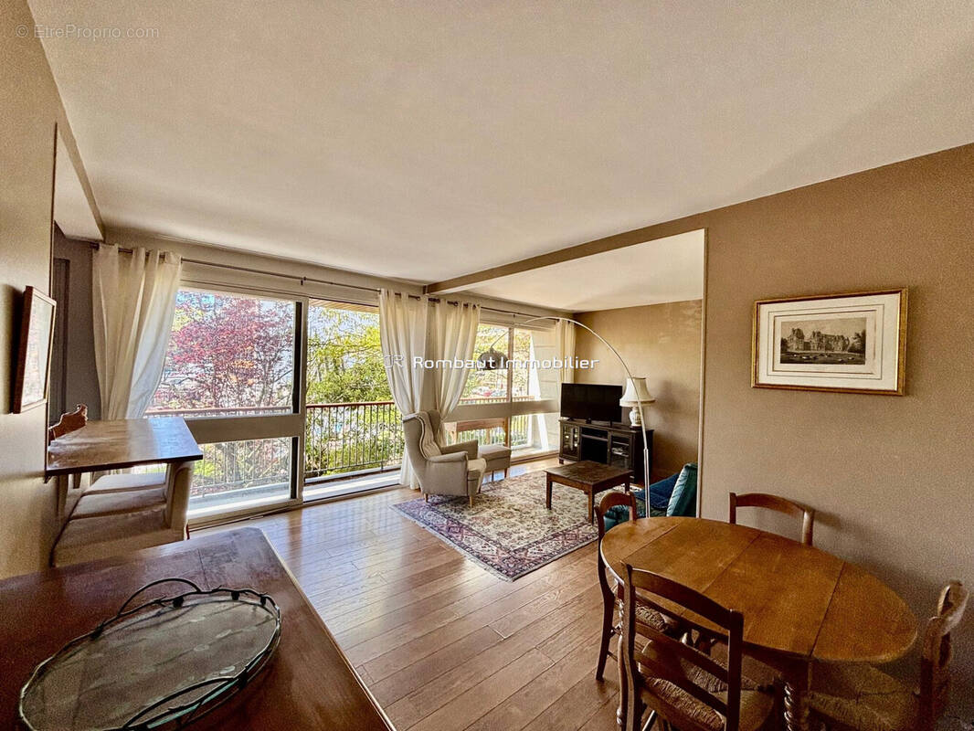 Appartement à LA CELLE-SAINT-CLOUD