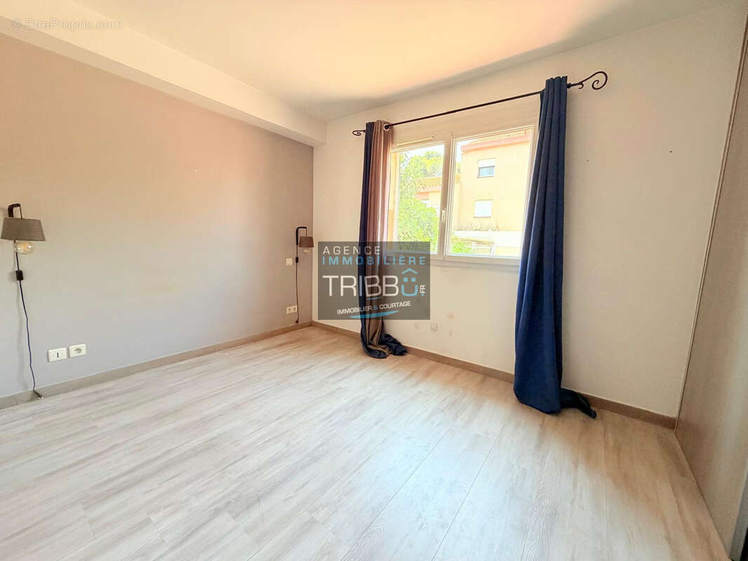 Appartement t2 de 50 m2 en rez de jardin avec grande terrasse et stationnement - perpignan - universite - photo 6