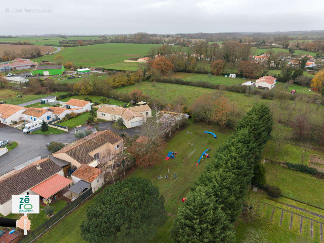 Terrain à MOUTIERS-SUR-LE-LAY