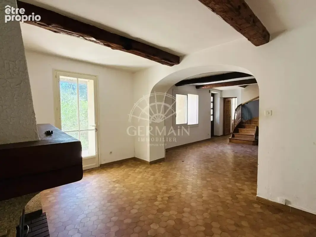 Le Thor, à vendre, mas à rafraîchir avec double garage et dépendance sur environ 1600 m² de terrain. - photo 9