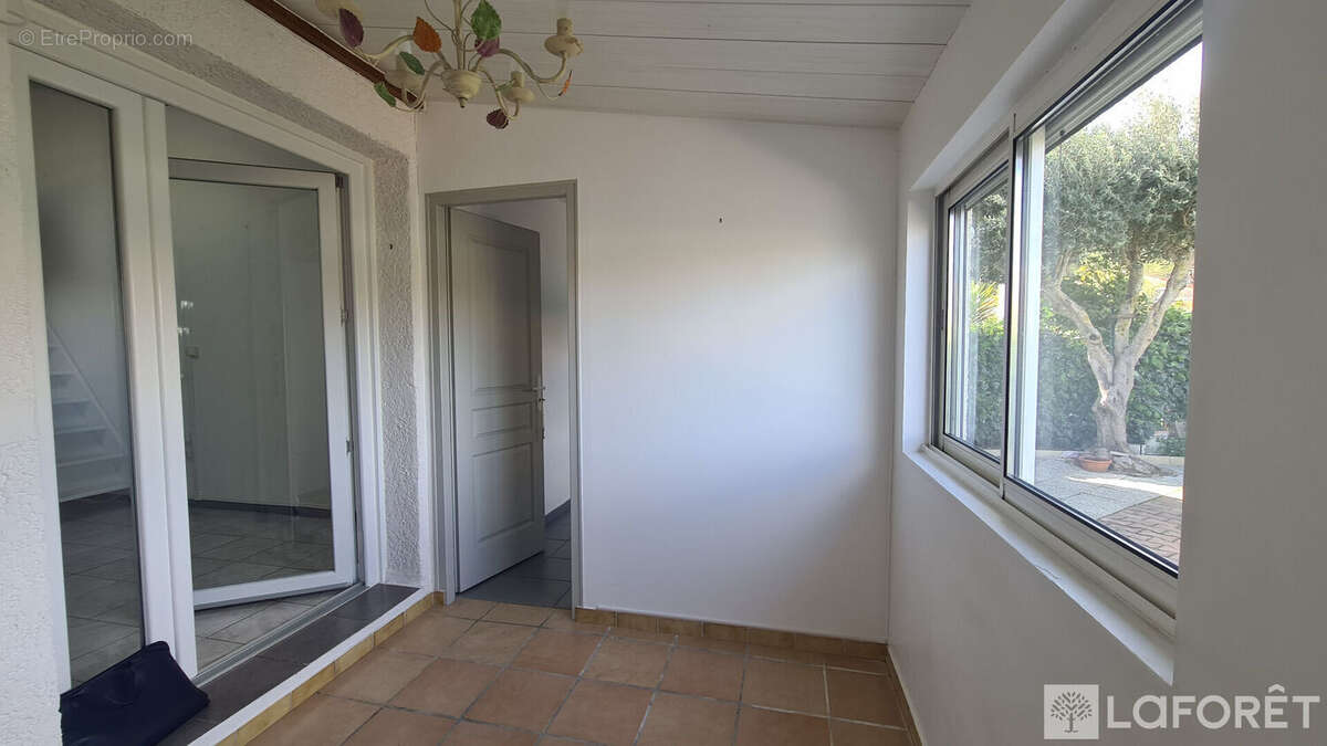 Maison à VIC-LA-GARDIOLE