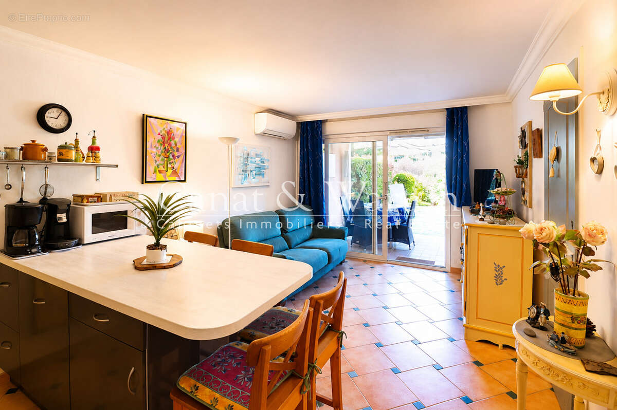 Les lavandiers à cavalaire: t 3 climatisé en rez de jardin avec garage & cave - photo 2