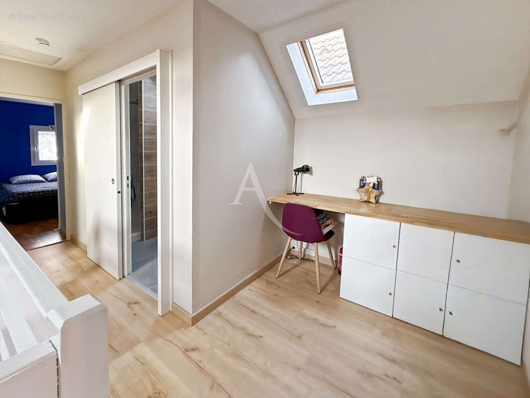 Maison à JOUY-LE-MOUTIER