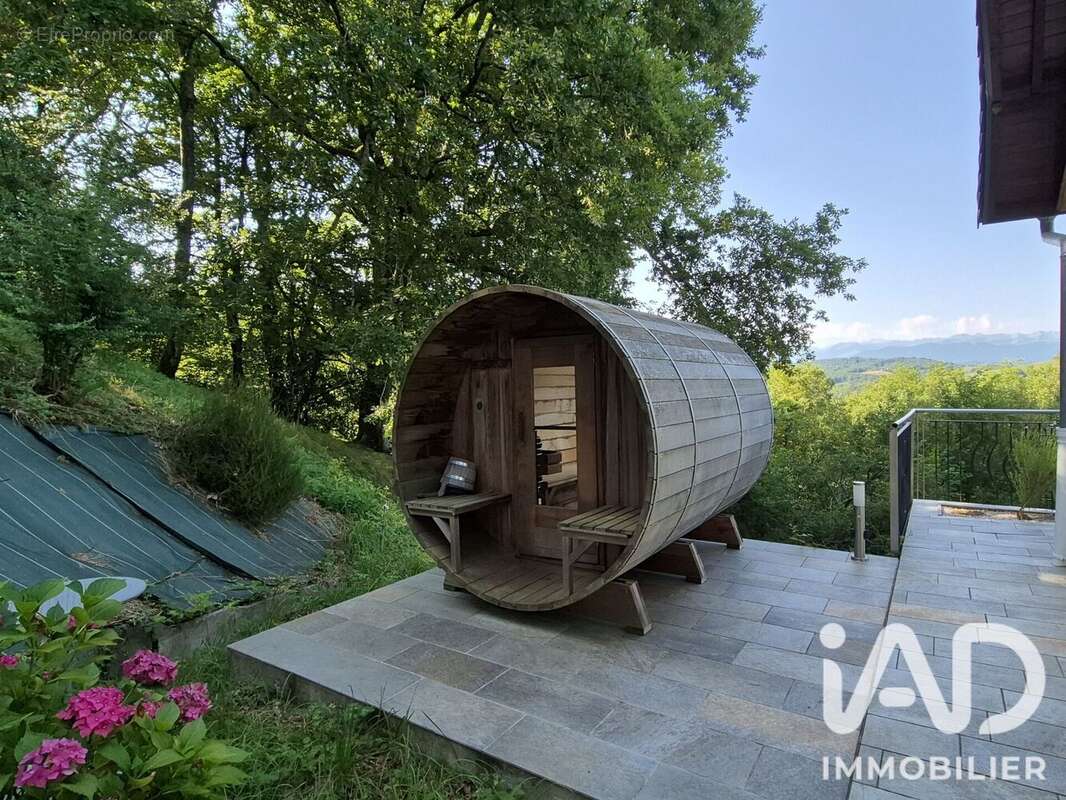 Maison 135 m² à Gelos  - photo 5