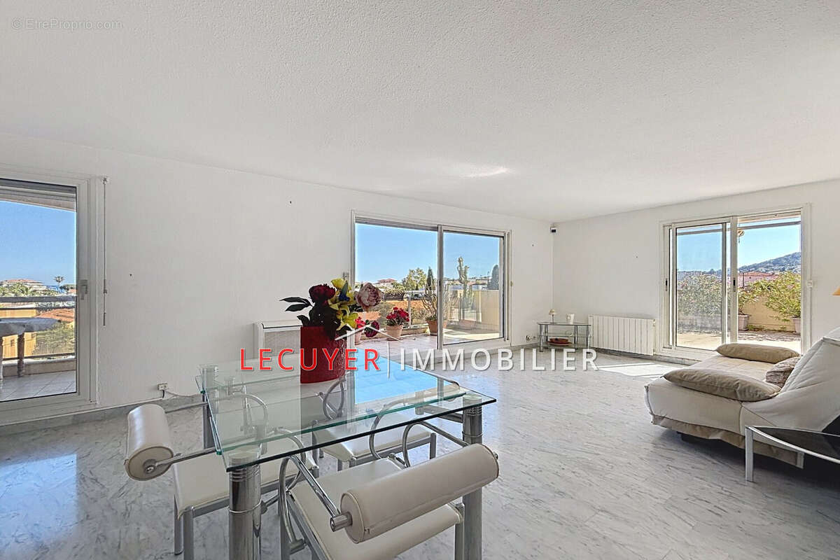Appartement à VALLAURIS