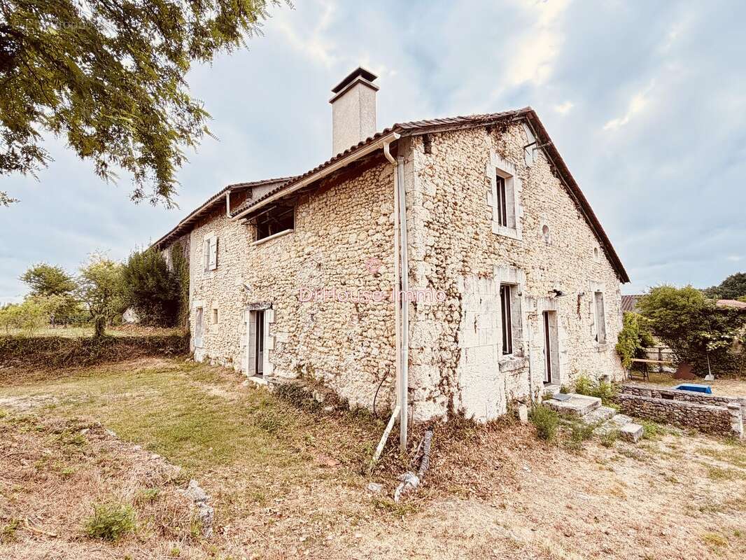 Maison 132 m² à Saint-Aulaye  - photo 4