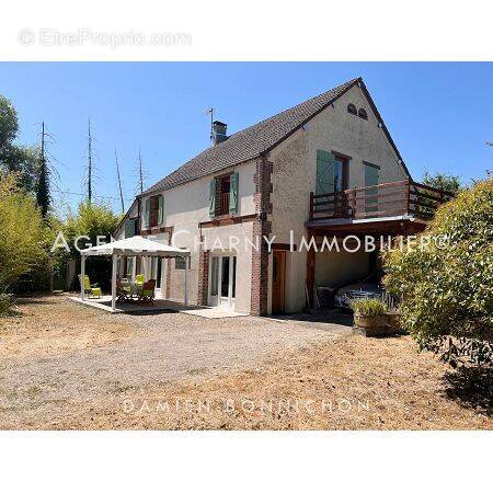 Maison à LA FERTE-LOUPIERE