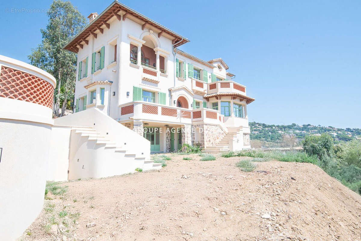 Maison à LES ISSAMBRES