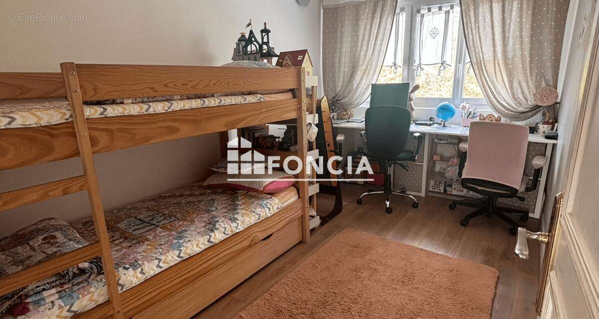 Appartement à CHILLY-MAZARIN