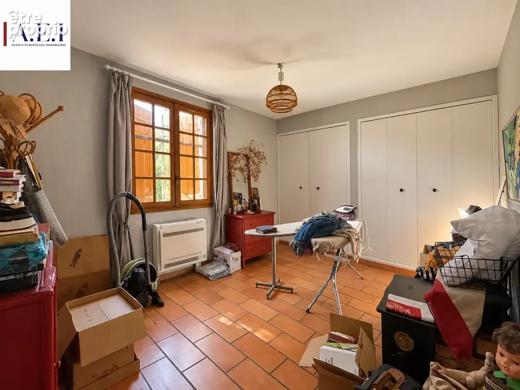 Limite Six-Fours - Villa individuelle de plain-pied avec piscine, dépendance & garage - photo 19