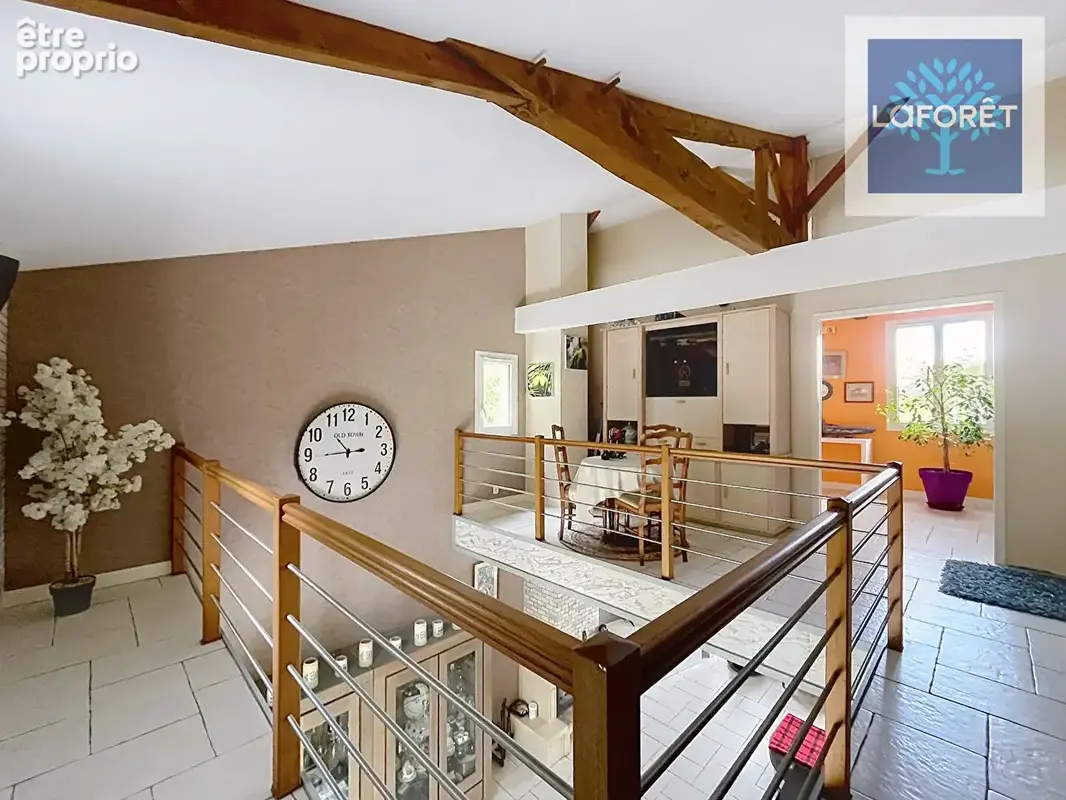 Maison de caractère au calme, 4 chambres avec garage et terrain - photo 8