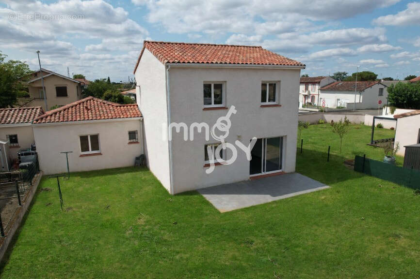 Villa 4 chambres 2017- 105 m2 habitable Terrain 445m2 - Suite parentale RDC - Garage - photo 3