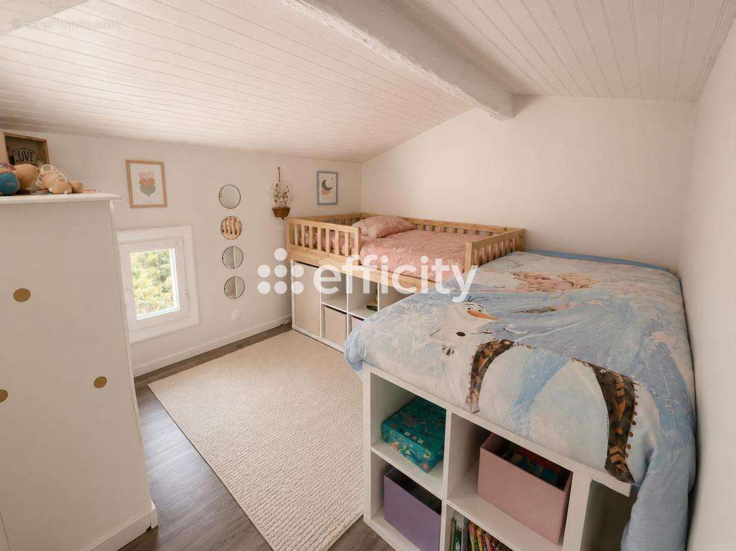 Maison 171 m² à La Lande-De-Fronsac  - photo 11