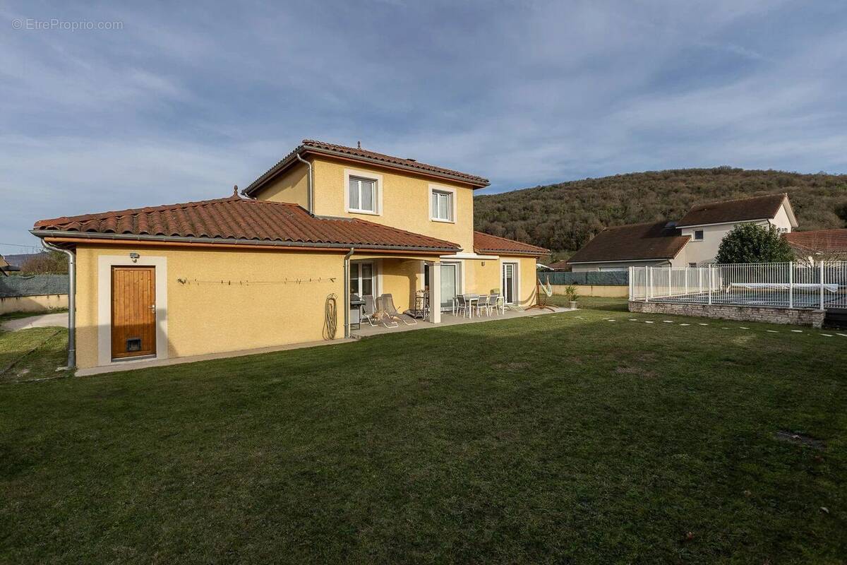 Maison à LA BALME-LES-GROTTES