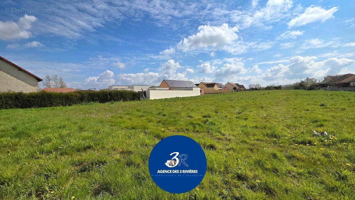 Terrain à CHATENOY-EN-BRESSE