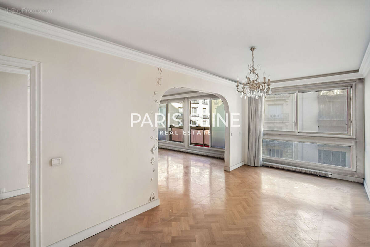 Appartement à PARIS-7E