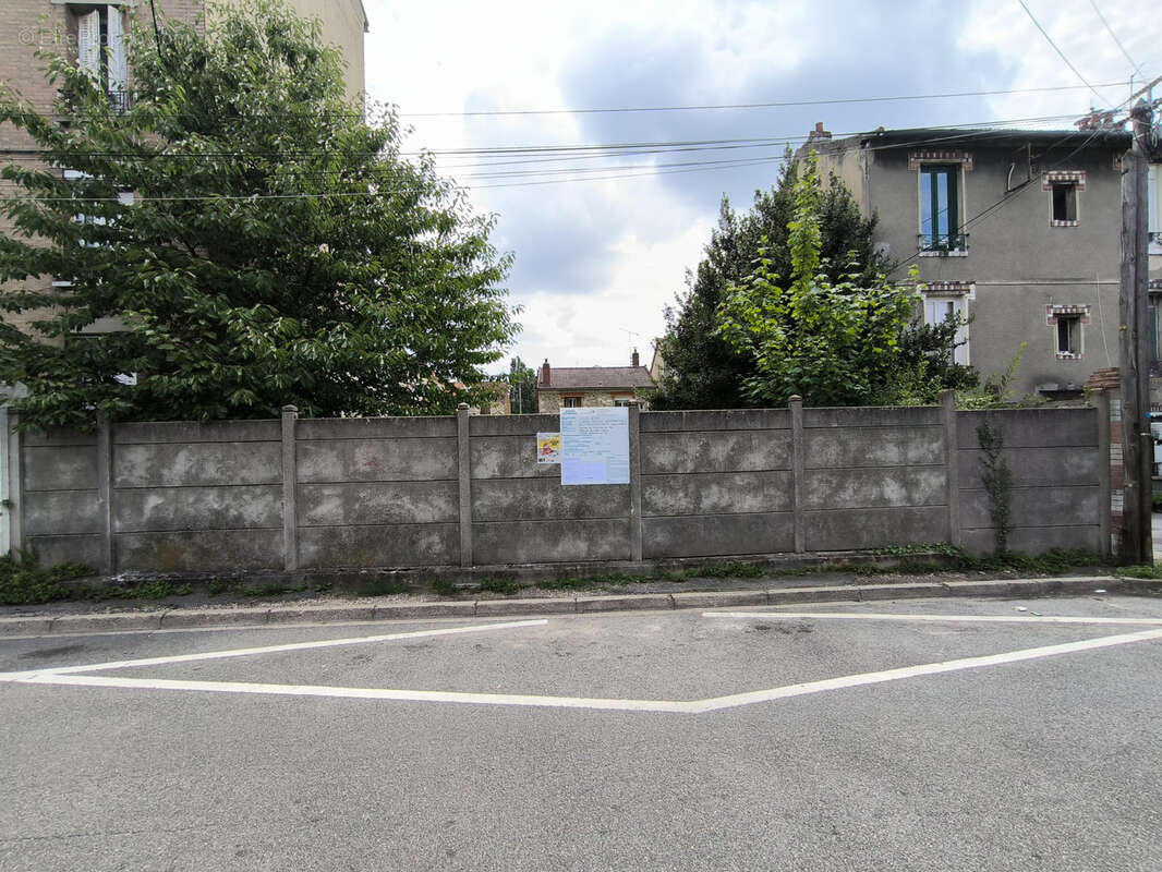 Terrain à VILLENEUVE-LE-ROI