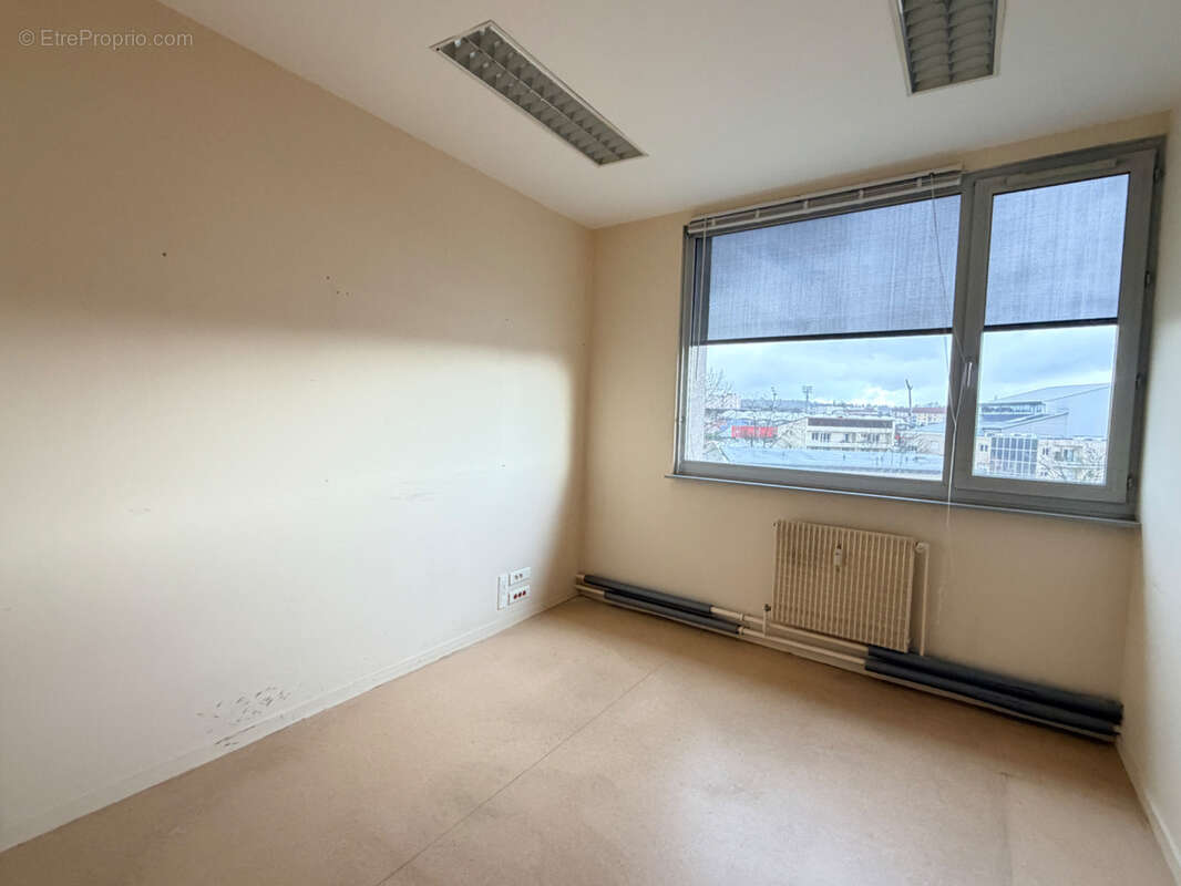 Commerce 153 m² à Besancon  - photo 6