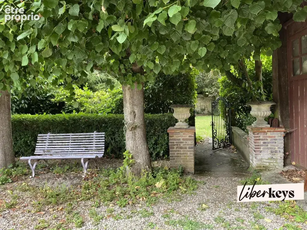 Rare à Verneuil-sur-Avre : demeure historique et jardin de 1 560 m² - photo 4