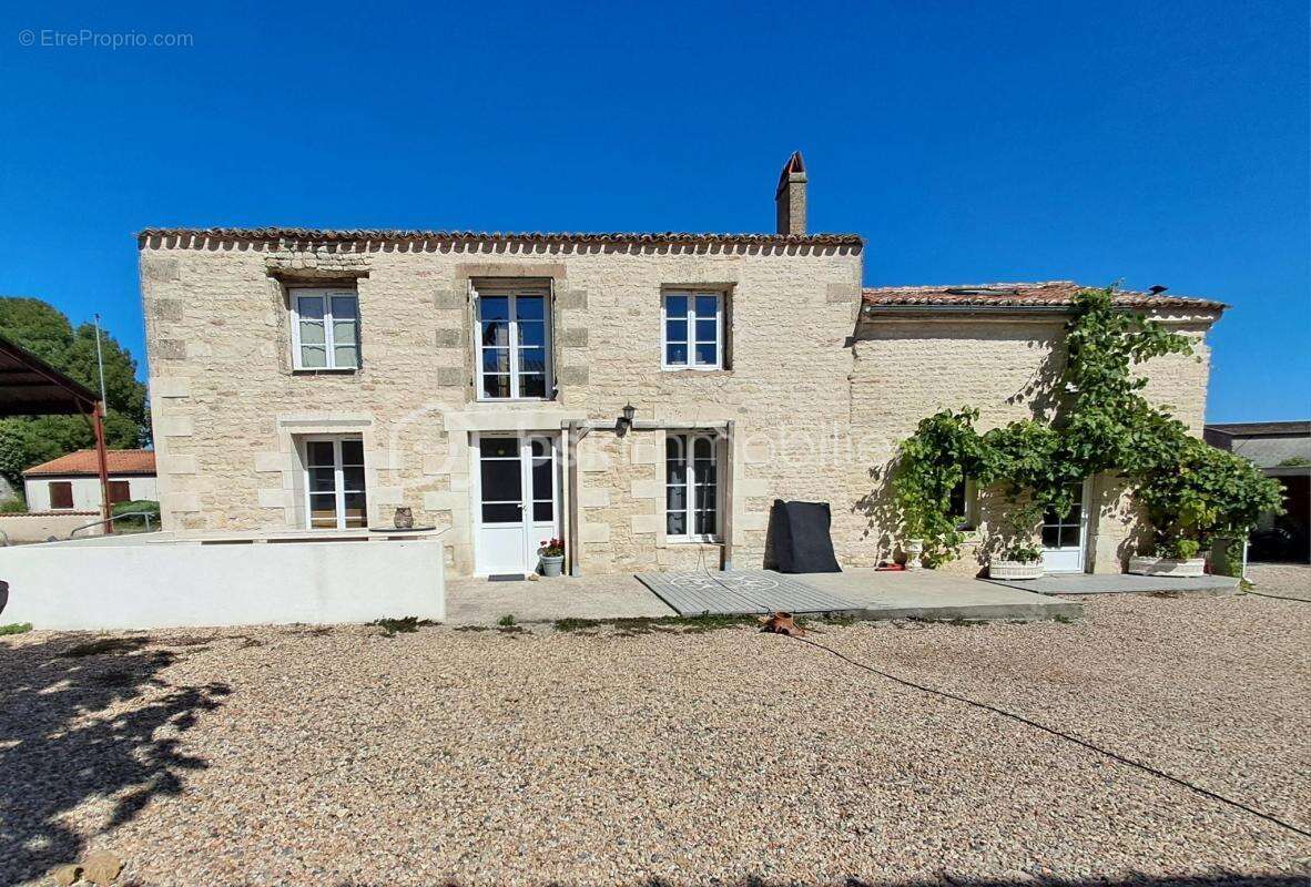 Charentaise a finir de renover – 150 m² – bernaÿ-saint-martin - photo 12