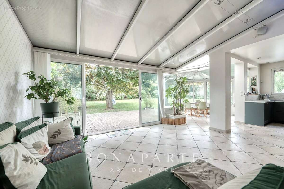 Maison de maître en meulière – 264 m² – Parc arboré de 1 440 m² à 40 min de Paris - photo 5